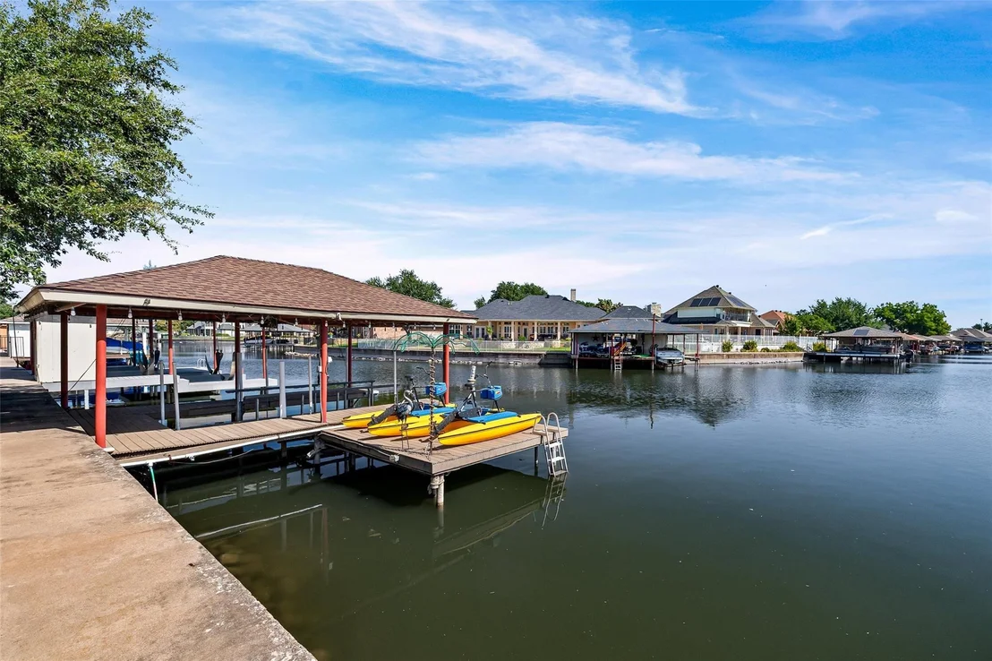 Photo of 2325 River Road