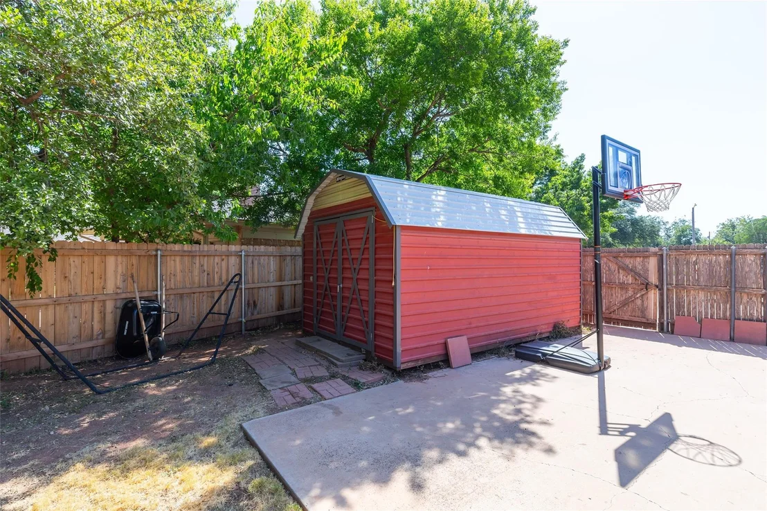 Photo of 1842 Elmwood Drive