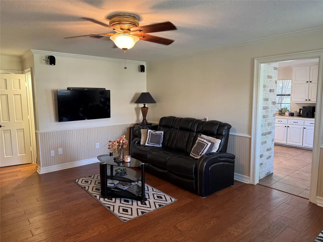 Photo of 6004 Lakehurst Drive
