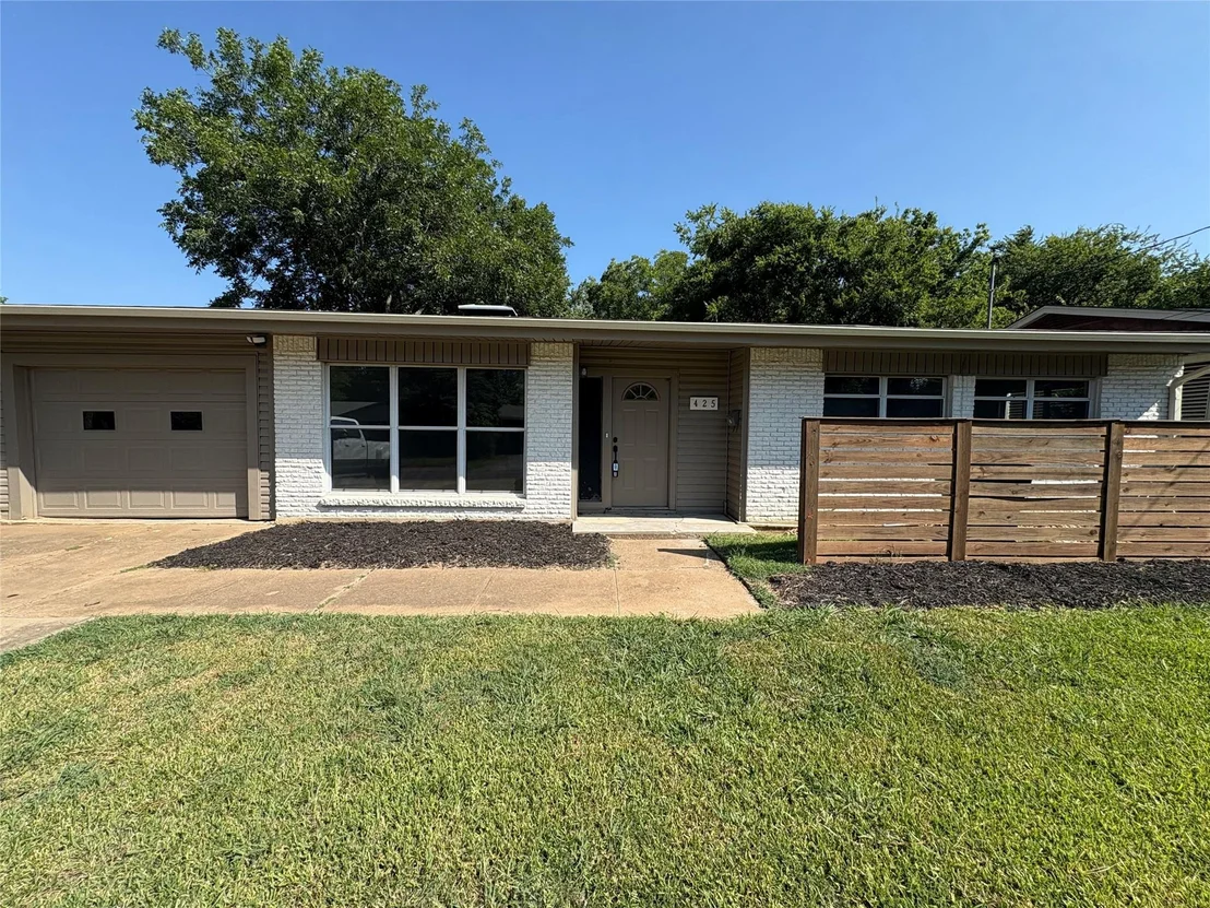 Photo of 425 W Lamberth Road