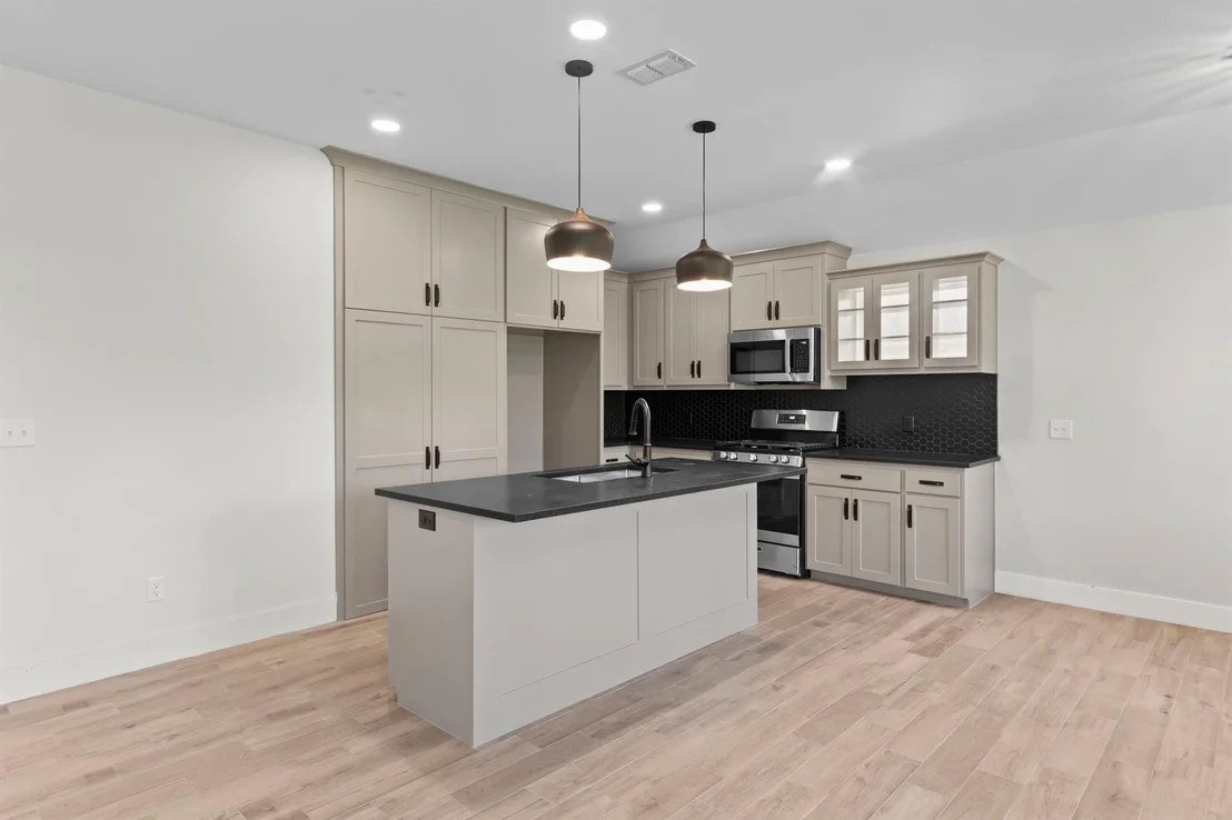 Photo of 16514 Crossing Circle