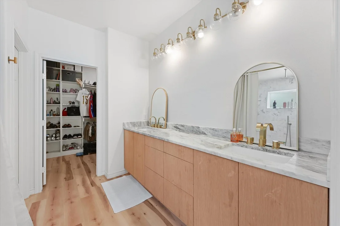 Photo of 9738 Mackenzie Brook