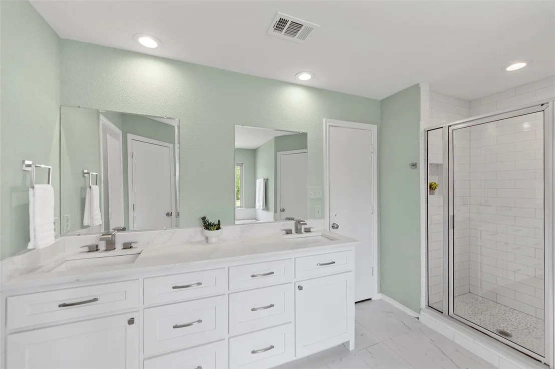 Photo of 16612 Scenic Circle