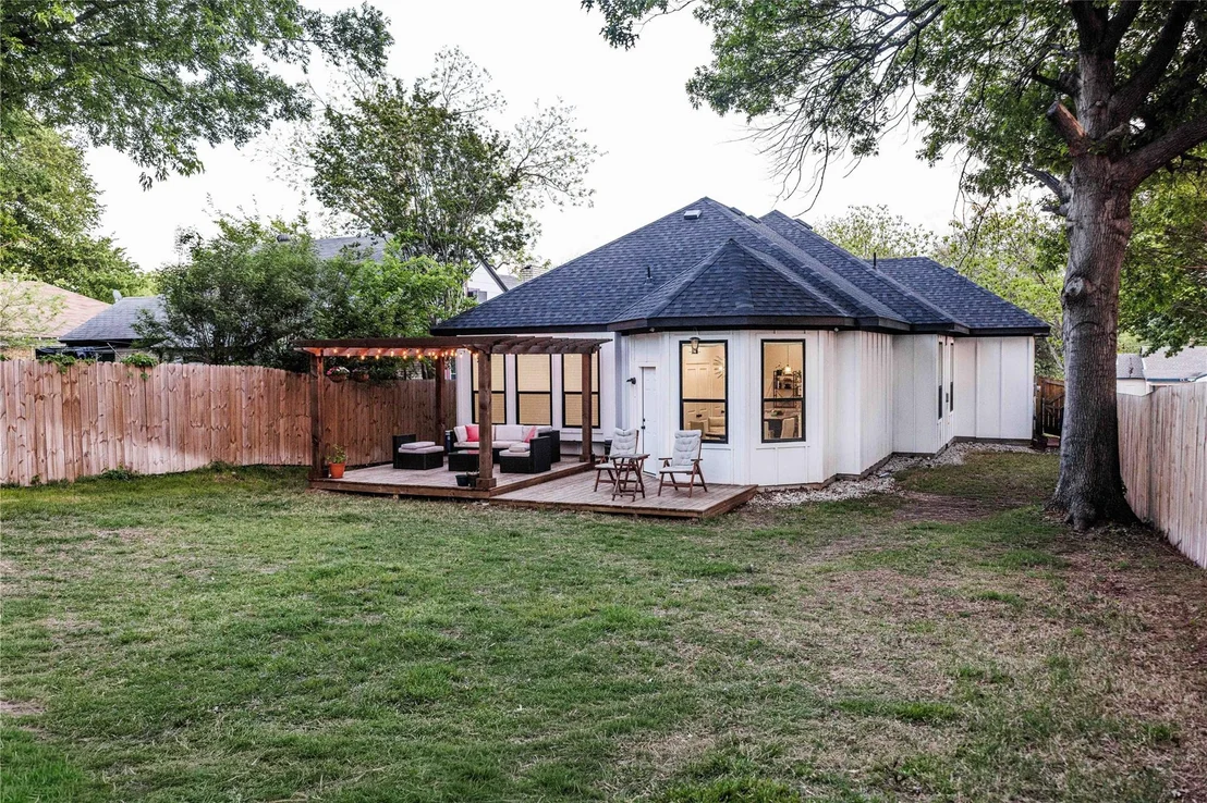 Photo of 3231 Fairview Avenue