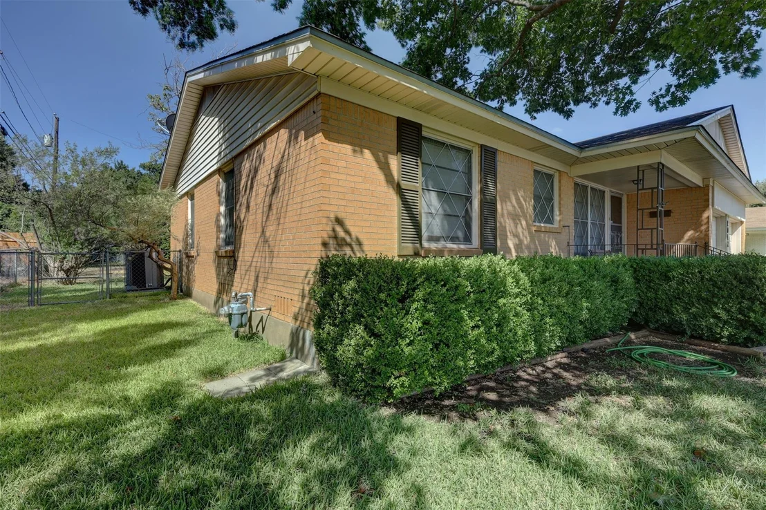 Photo of 2012 Mountainview Drive