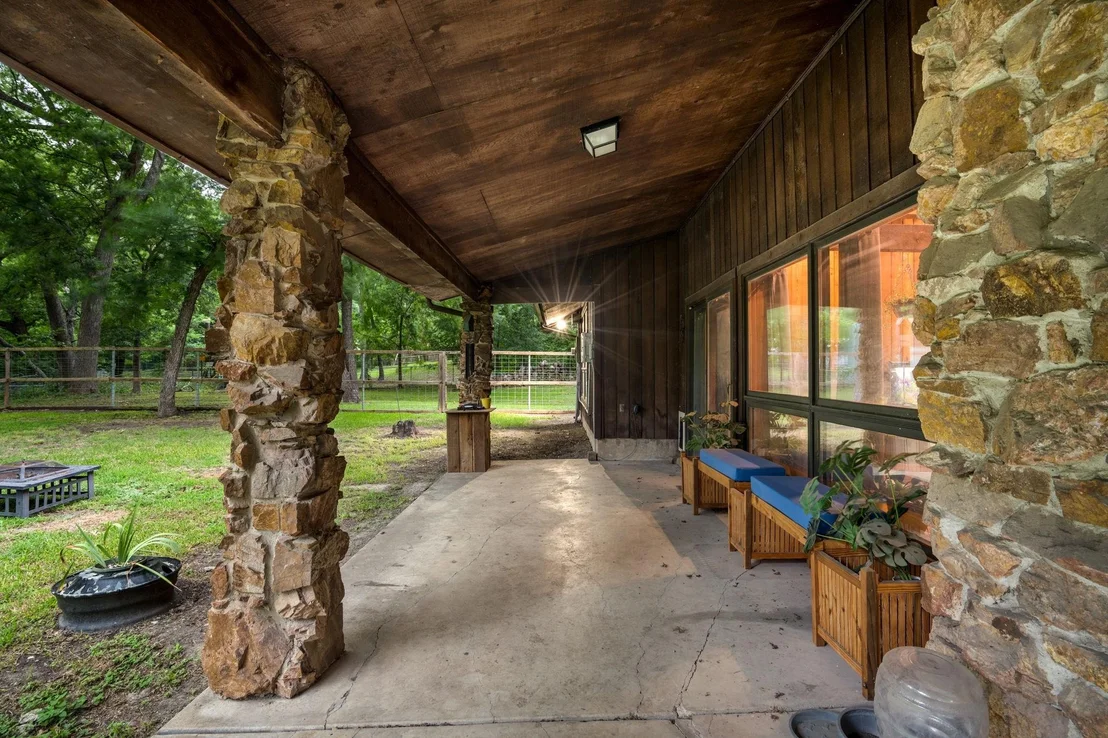 Photo of 207 Shadowwood Trail