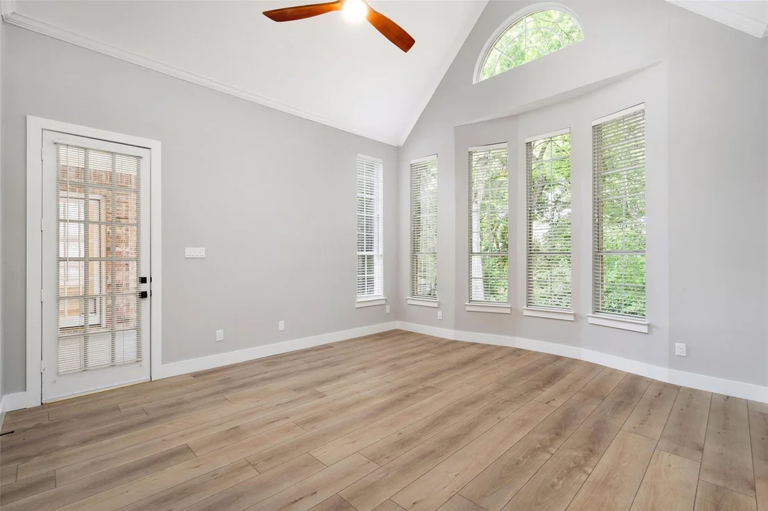 Photo of 905 Rolling Meadows Court