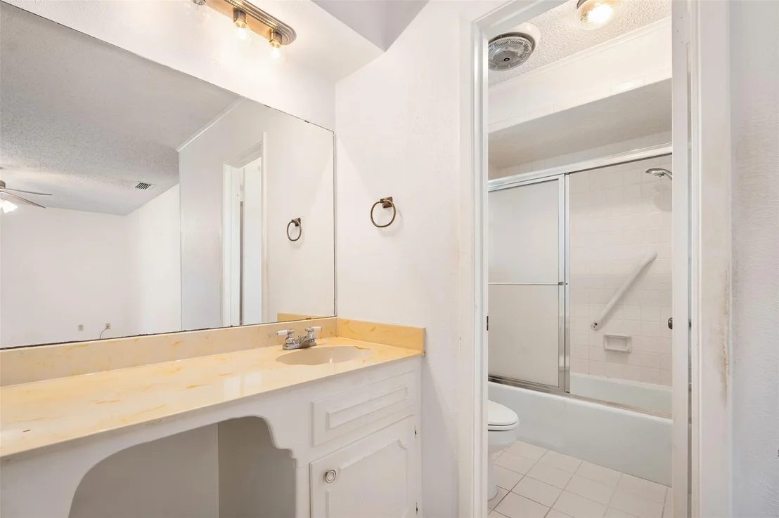 Photo of 925 Bradley Drive