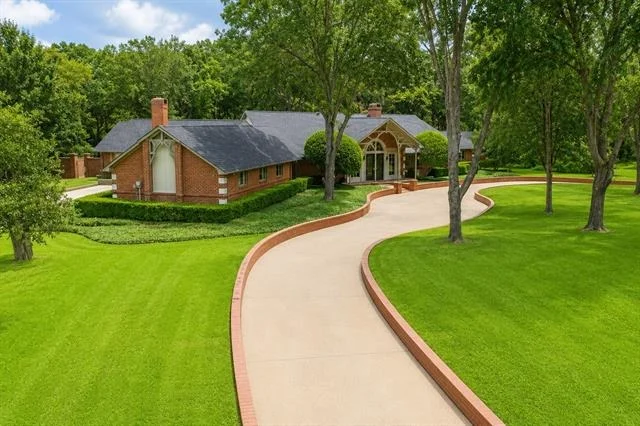 Photo of 112 Willowbrook Drive