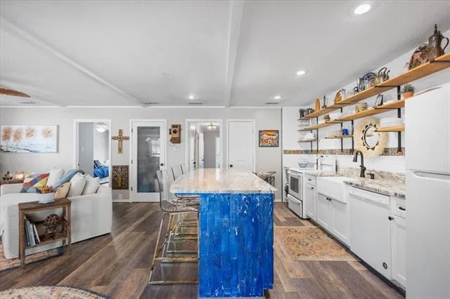 Photo of 333 Lakeview Drive