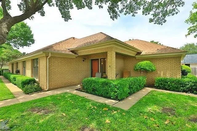 Photo of 55 Surrey Square