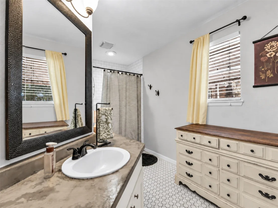 Photo of 1007 Melrose Drive
