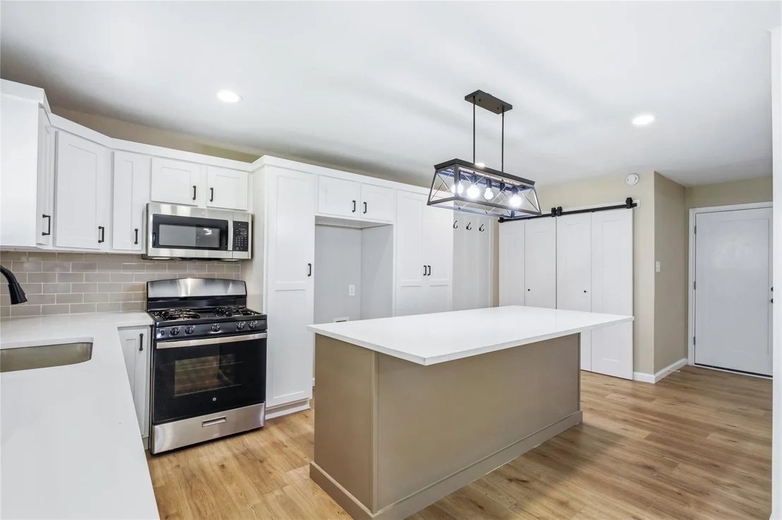 Photo of 1006 N Grant Drive