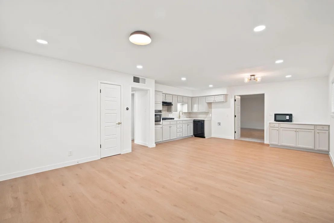 Photo of 6632 Ellis Road