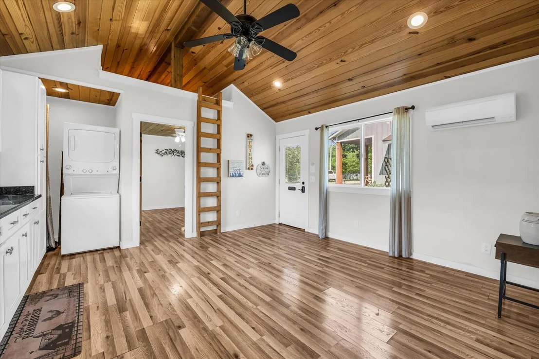 Photo of 348 Barker Lane