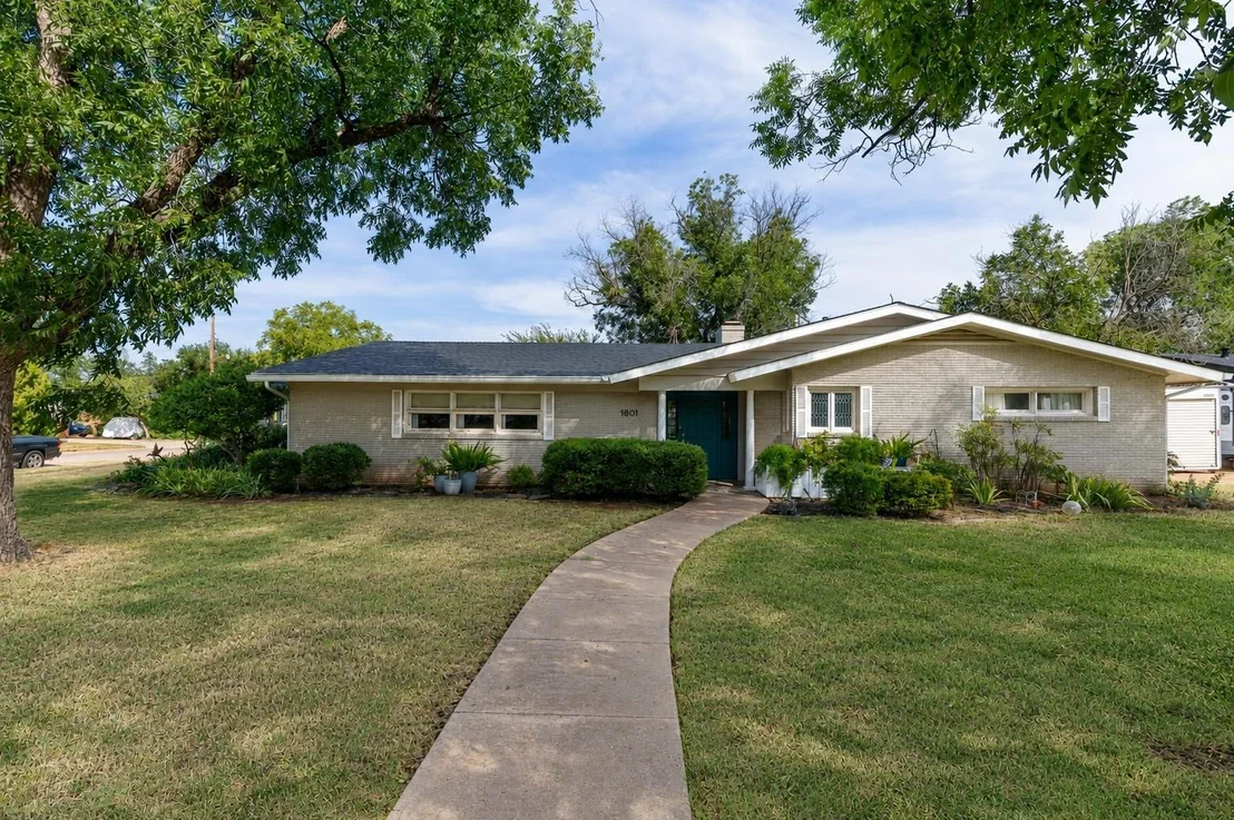 Photo of 1801 Sylvan Drive