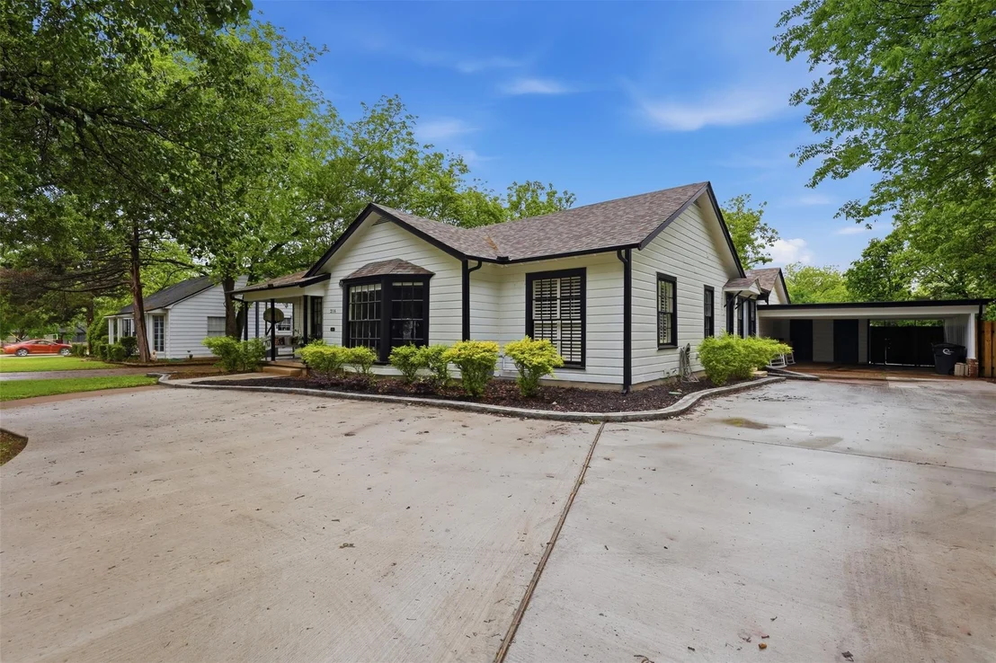 Photo of 216 Sunset Drive