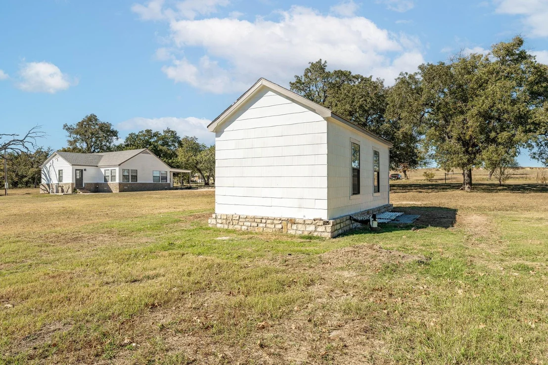 Photo of 688 Private Road 1152