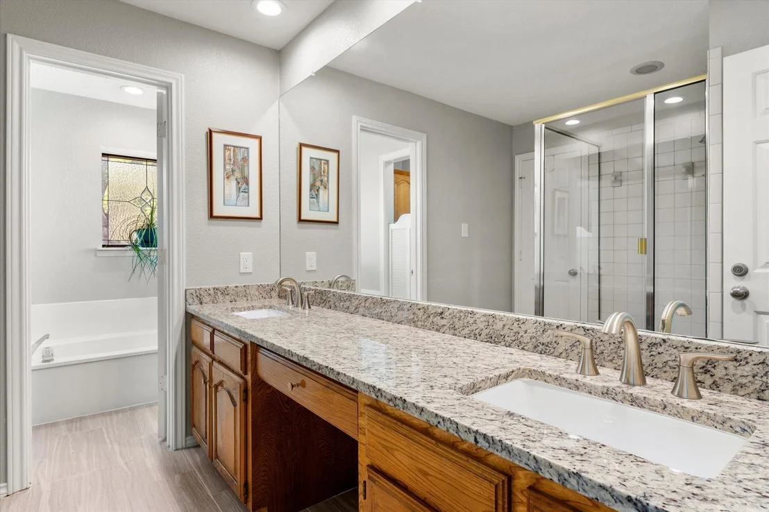Photo of 10612 Live Oak Drive