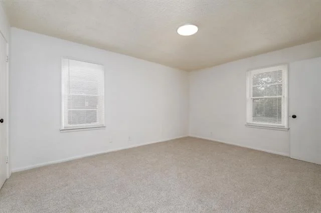Photo of 2118 N Mockingbird Lane