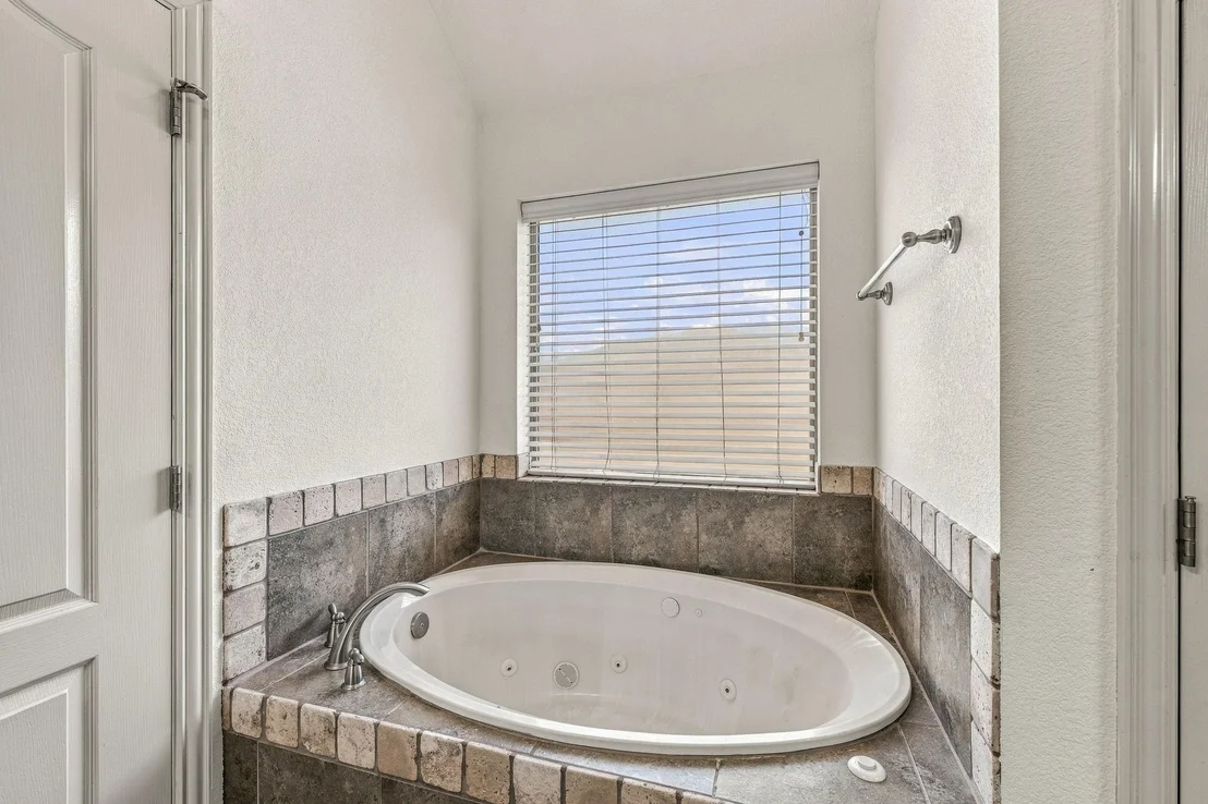 Photo of 914 Winding Road