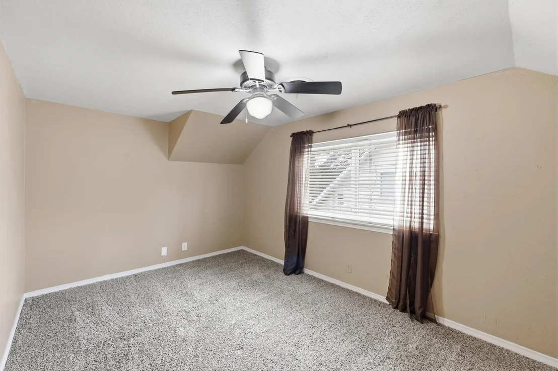 Photo of 806 Waggoner Drive