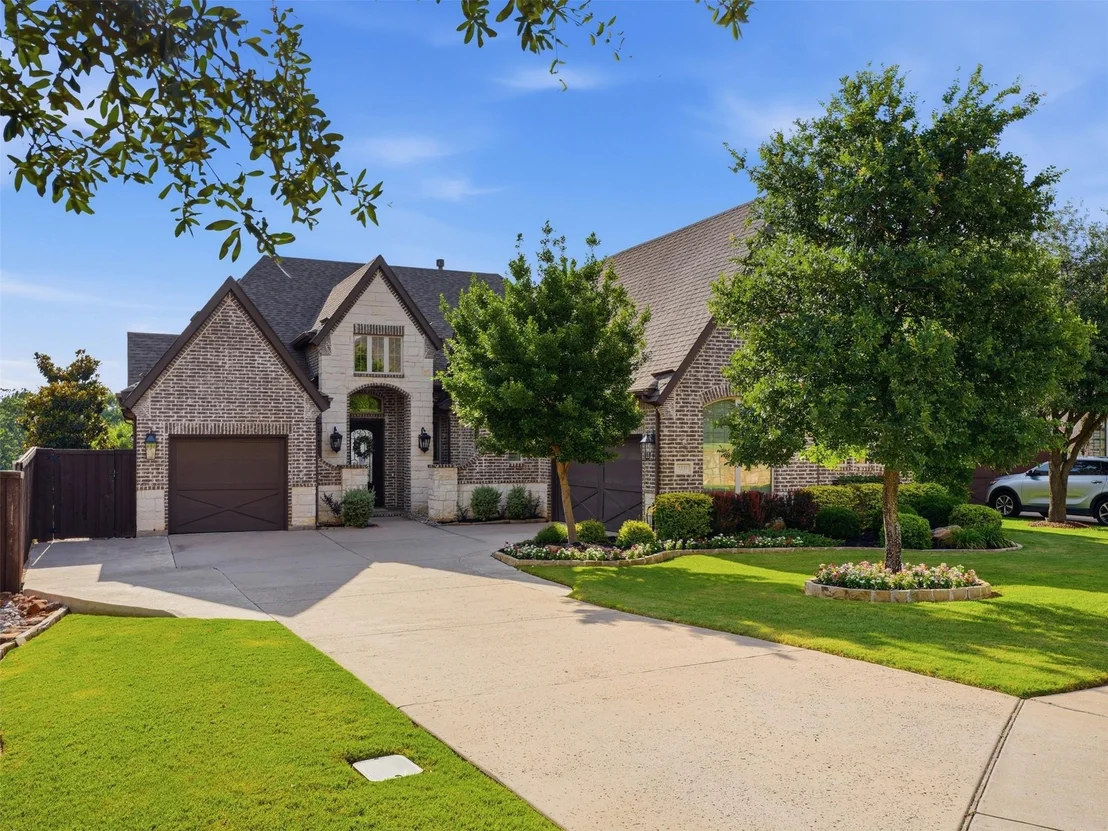 Photo of 1221 Falcon Drive