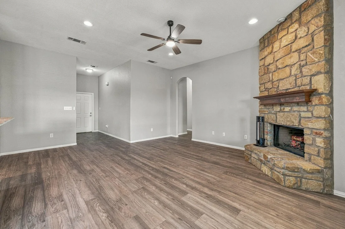 Photo of 914 Winding Road