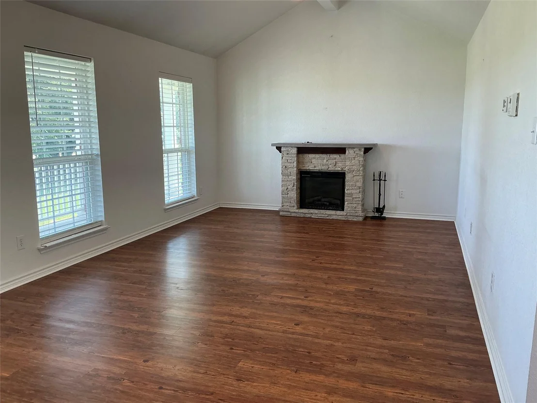 Photo of 333 Lake Point Road