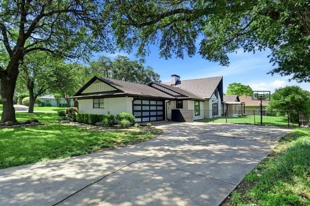 Photo of 4213 Winding Way
