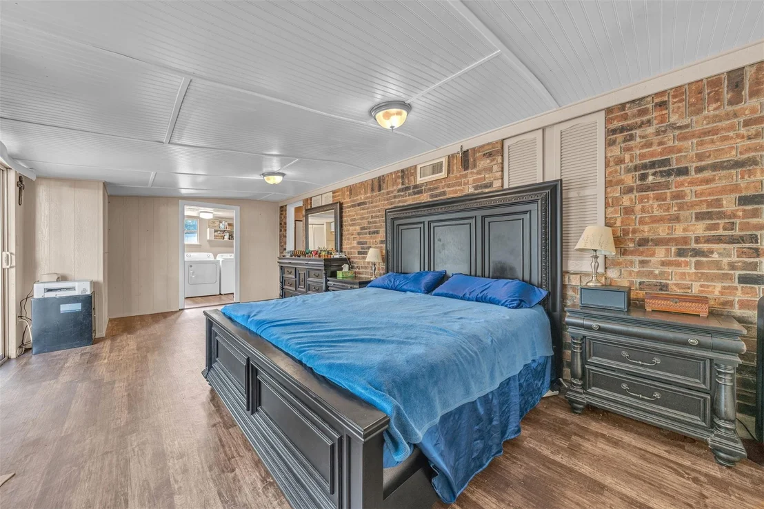 Photo of 190 Crowfoot Lane