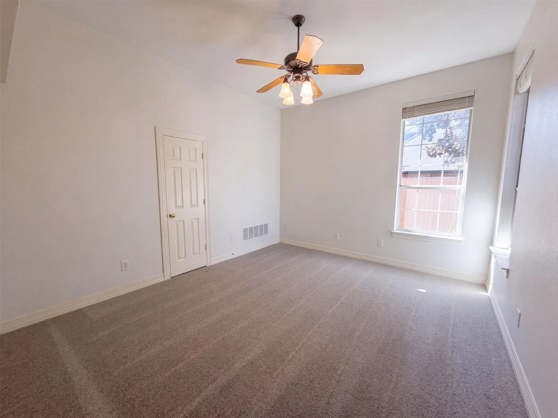 Photo of 619 Edgewood Lane