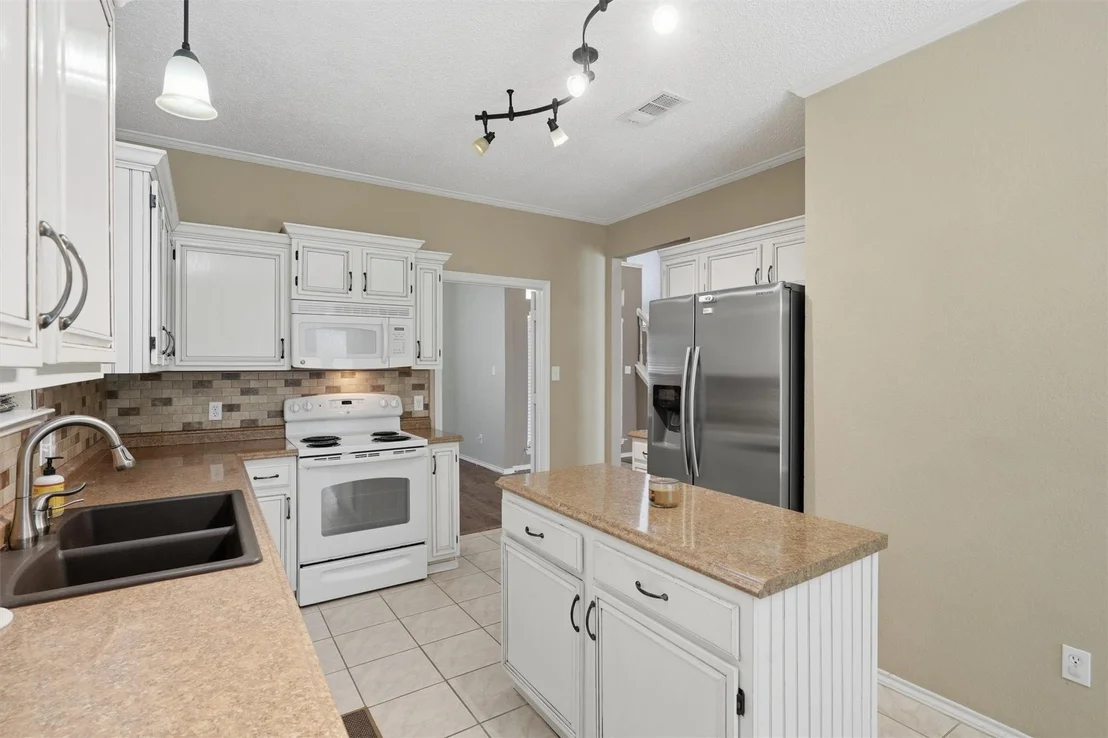 Photo of 609 Carette Drive