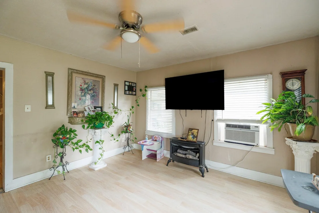 Photo of 308 W 5th Street