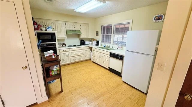 Photo of 3843 Mountain View