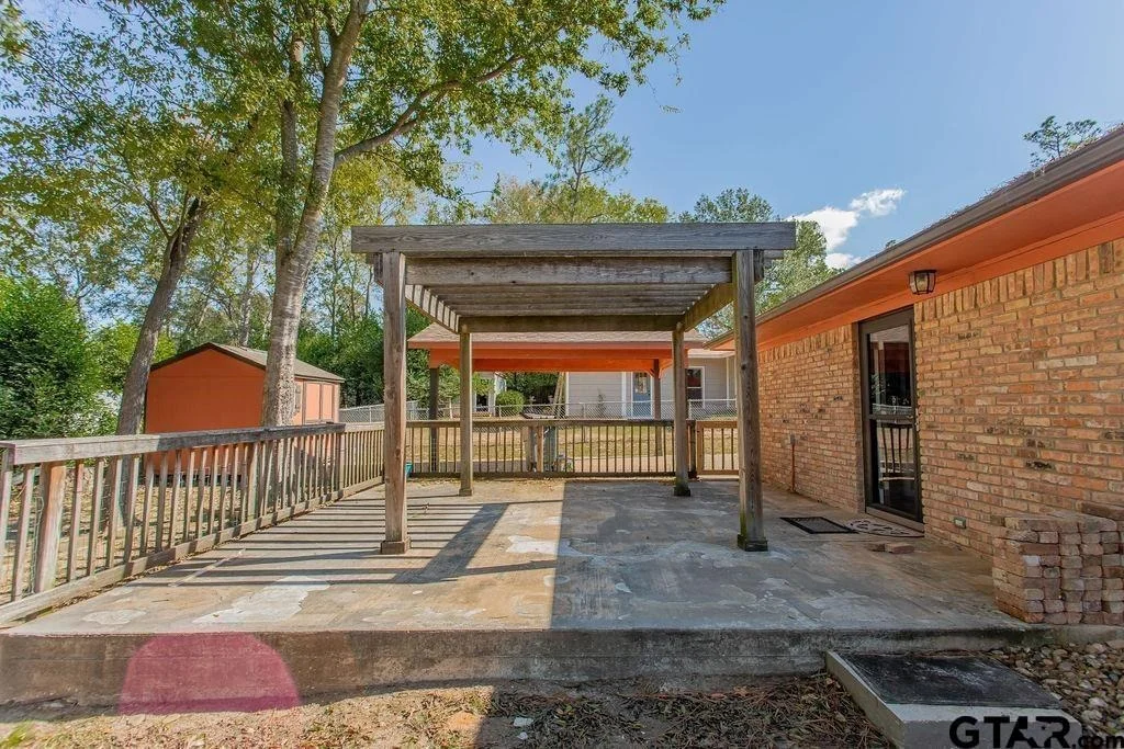 Photo of 213 Treetop Lane