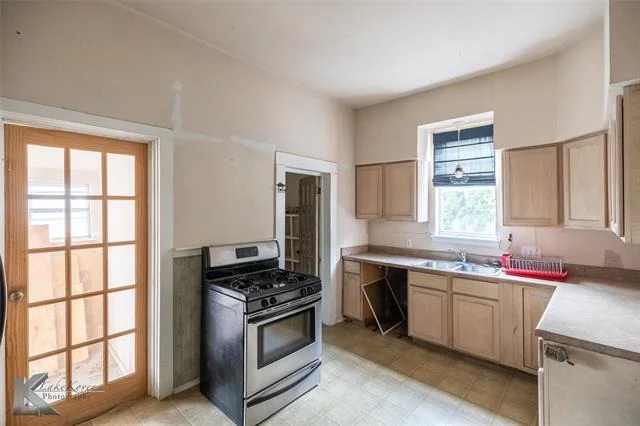 Photo of 141 W 3rd Street