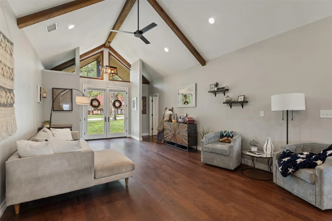 Photo of 237 E Hideaway Lane