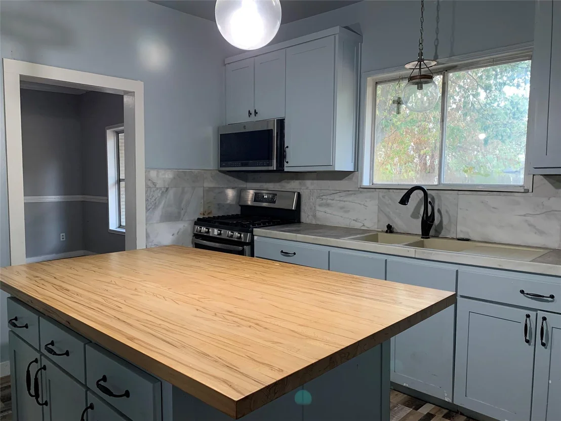 Photo of 915 2nd Street