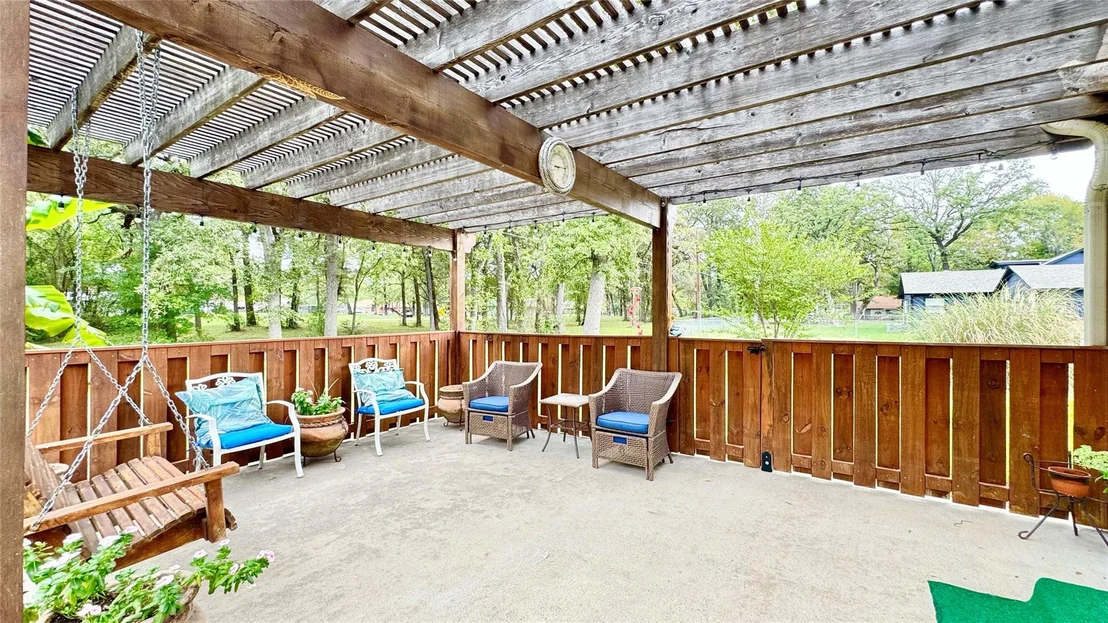 Photo of 115 Meadowood Road
