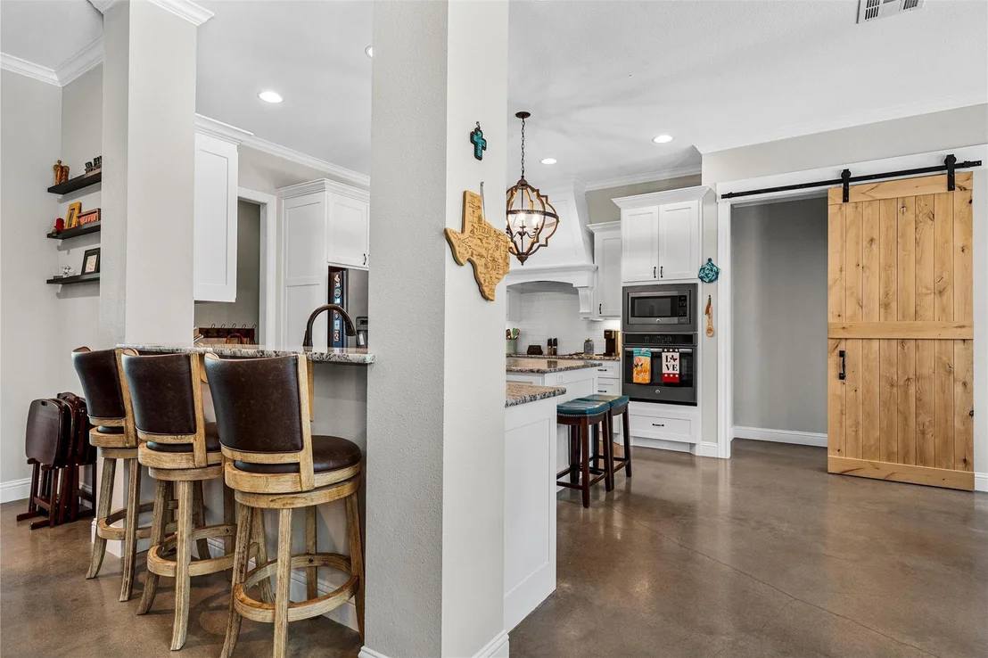 Photo of 580 Whispering Oaks