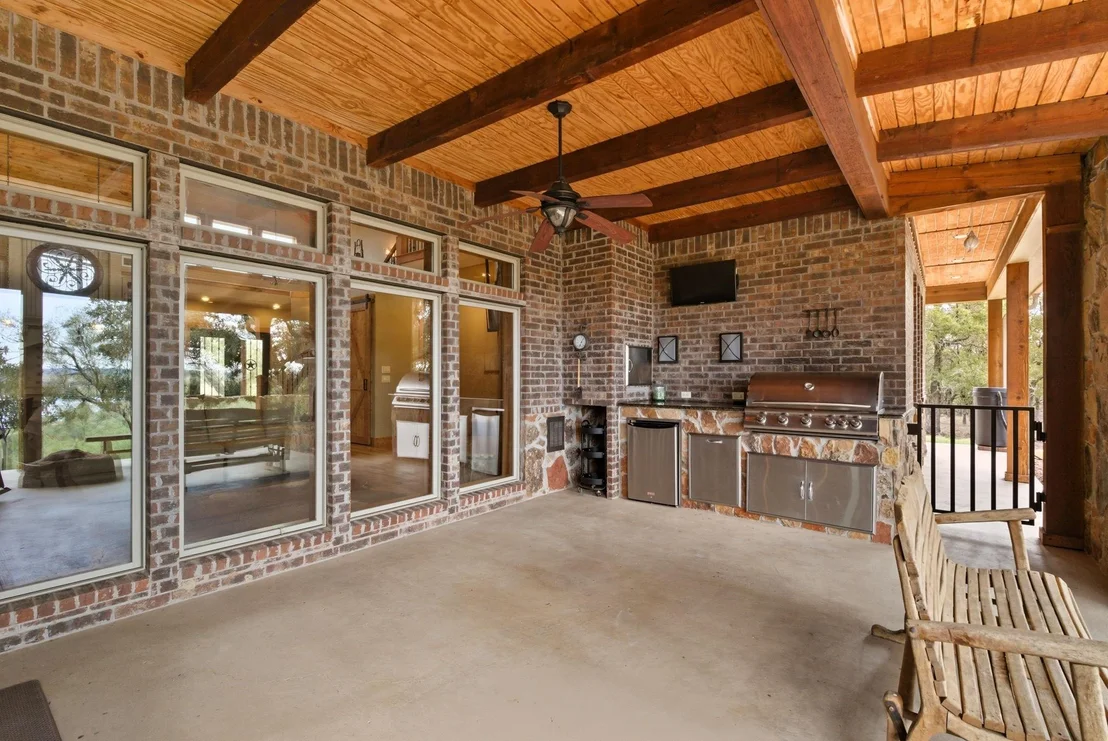 Photo of 735 Gresham Lane