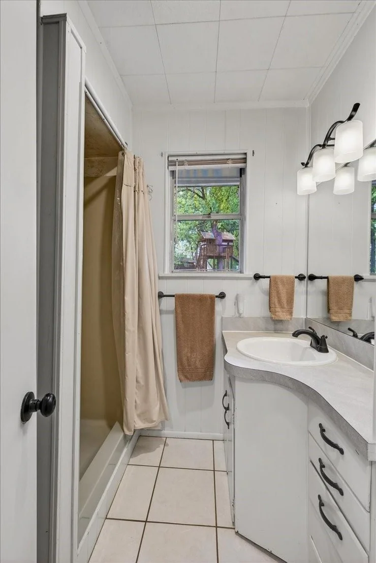 Photo of 1529 Oak Shore Drive