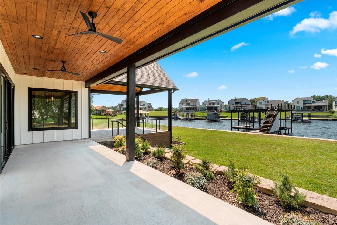 Photo of 2565 Groves Court