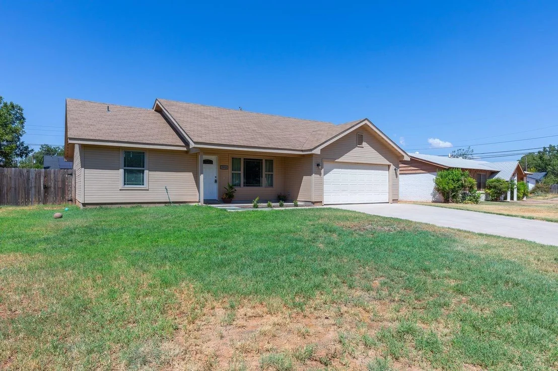 Photo of 2910 Wenwood Road