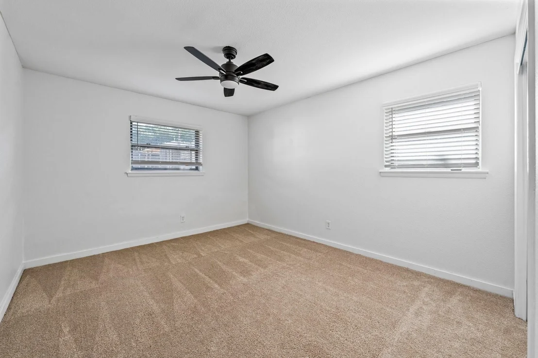 Photo of 600 Circleview Drive N