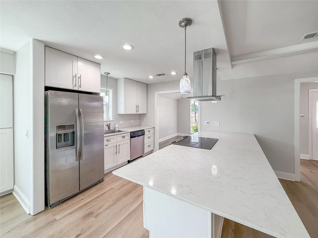 Photo of 100 W Pleasantview Drive