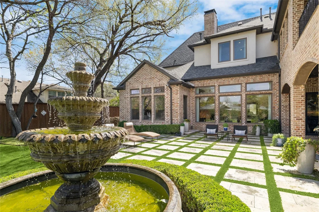 Photo of 4719 Forest Lane