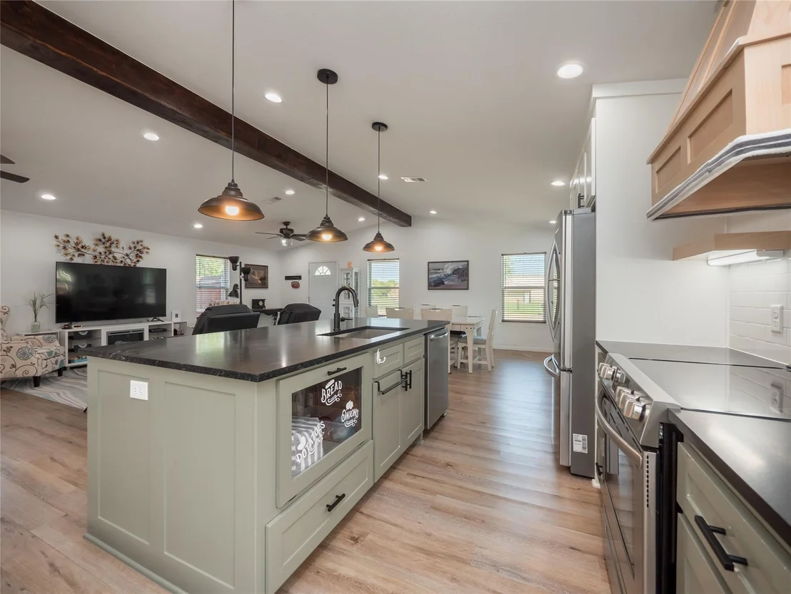 Photo of 614 W 3rd Street