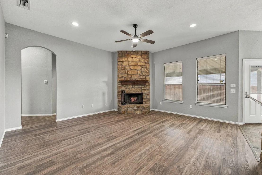 Photo of 914 Winding Road